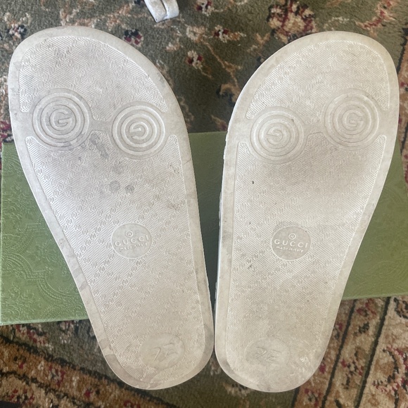White Gucci women’s slides ! - Picture 4 of 6